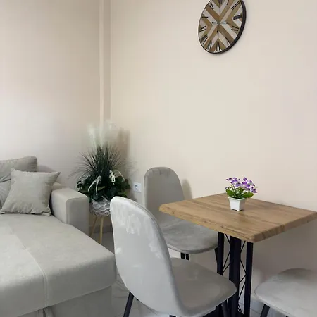 Cozy Nest - Near Airport & Centre