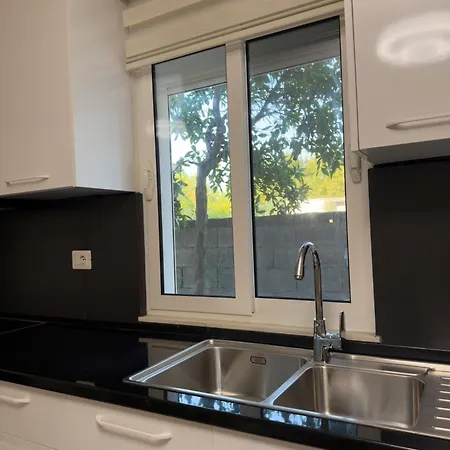 Cozy Nest - Near Airport & Centre Apartament *