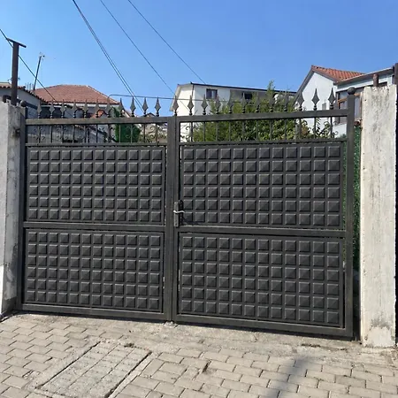 Cozy Nest - Near Airport & Centre Apartament *